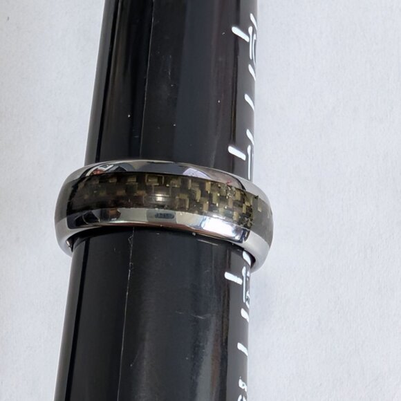 Mens Tungsten Ring Size 11.5 With Carbon Fiber Inlay - Picture 9 of 13